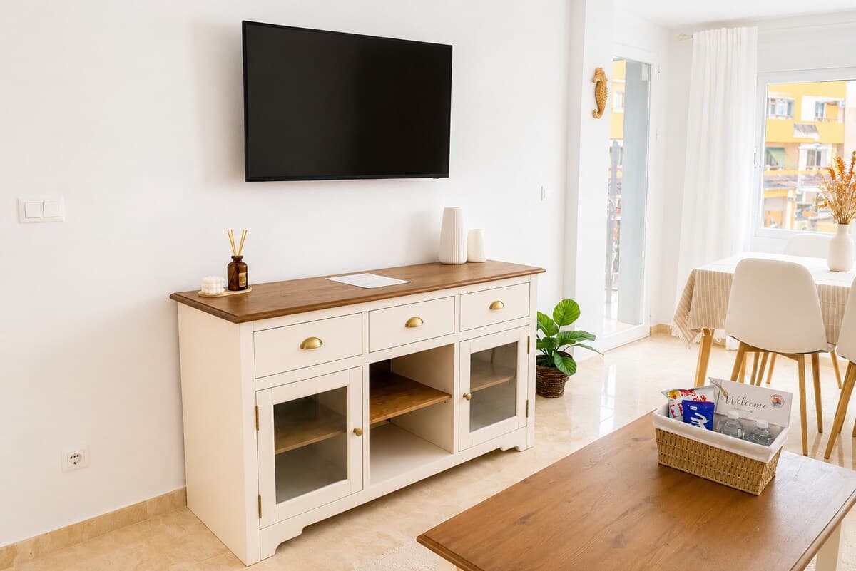 Smart TV and console