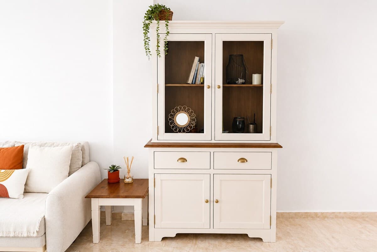 Detail of the dresser